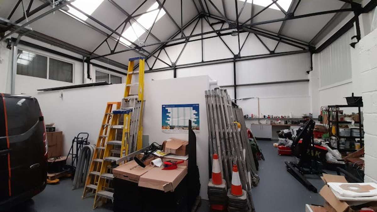 Industrial Unit in Basingstoke - photo 4
