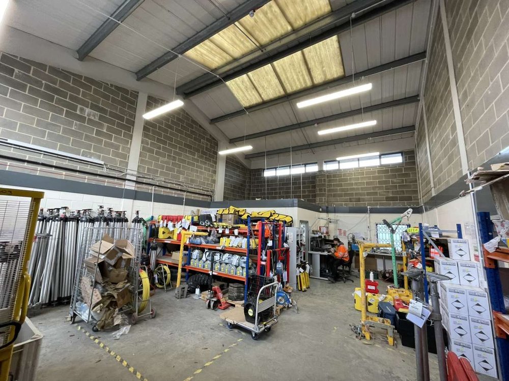 Industrial Unit in Crawley - photo 2