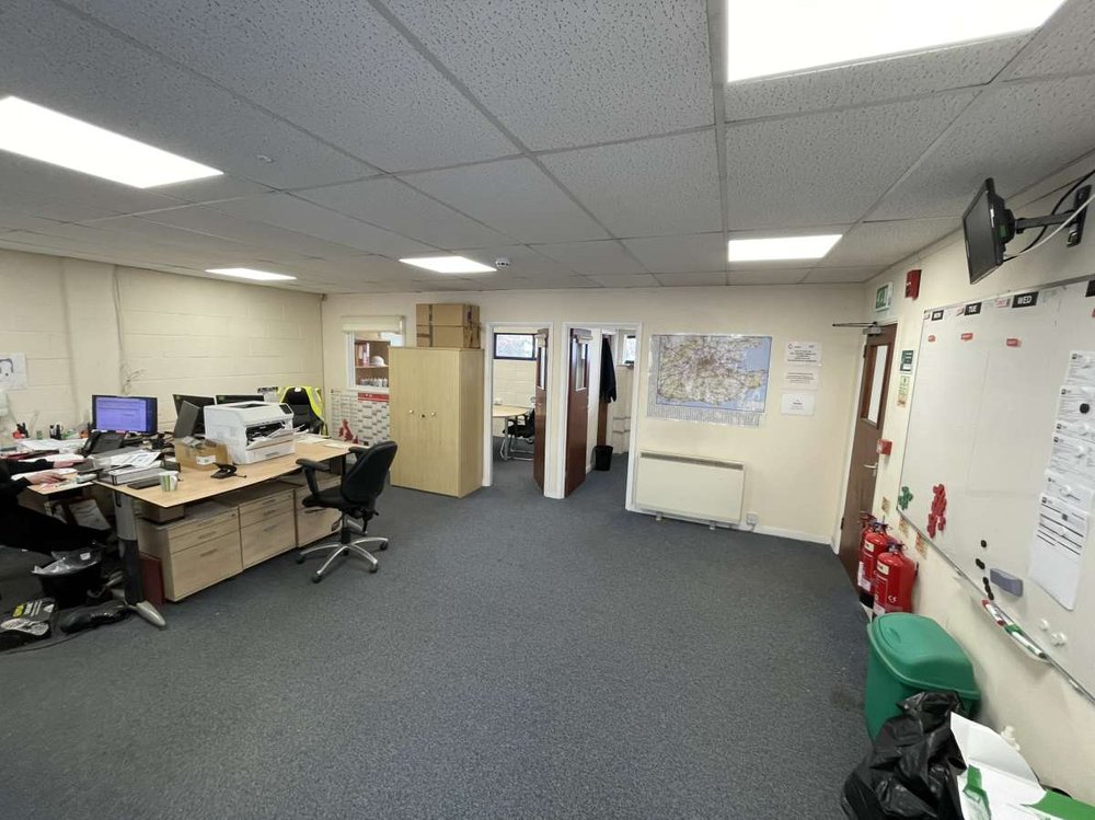 Industrial Unit in Crawley - photo 4