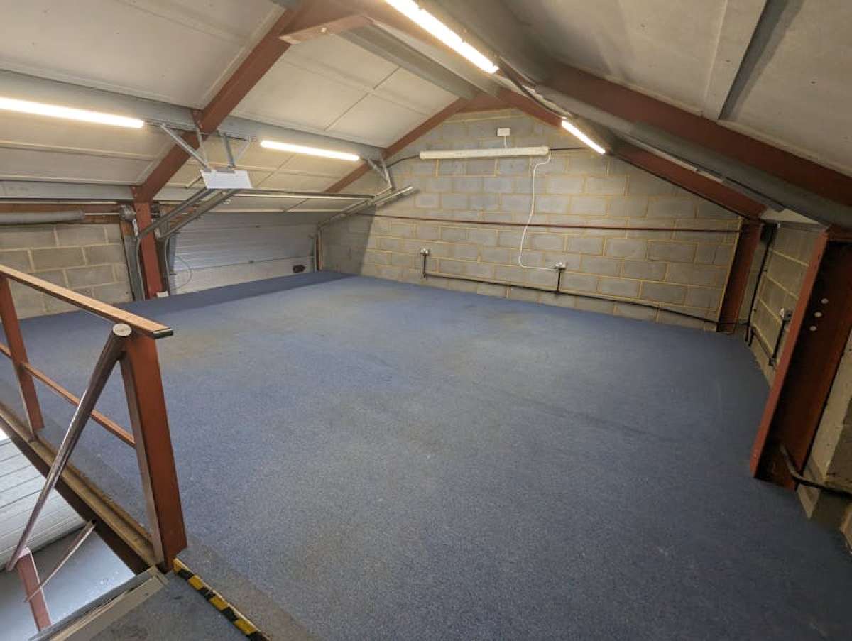 Industrial Unit in Addlestone - photo 3