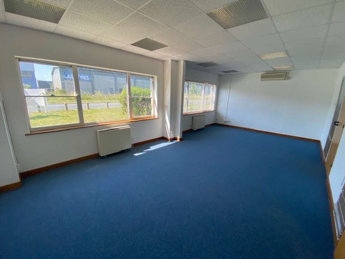 Industrial Unit in St Neots - photo 4