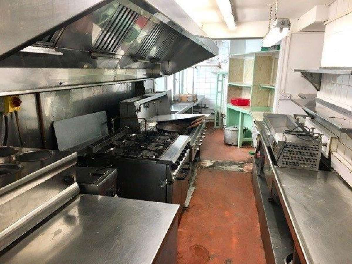 Retail/Shop in Plymouth - photo 2