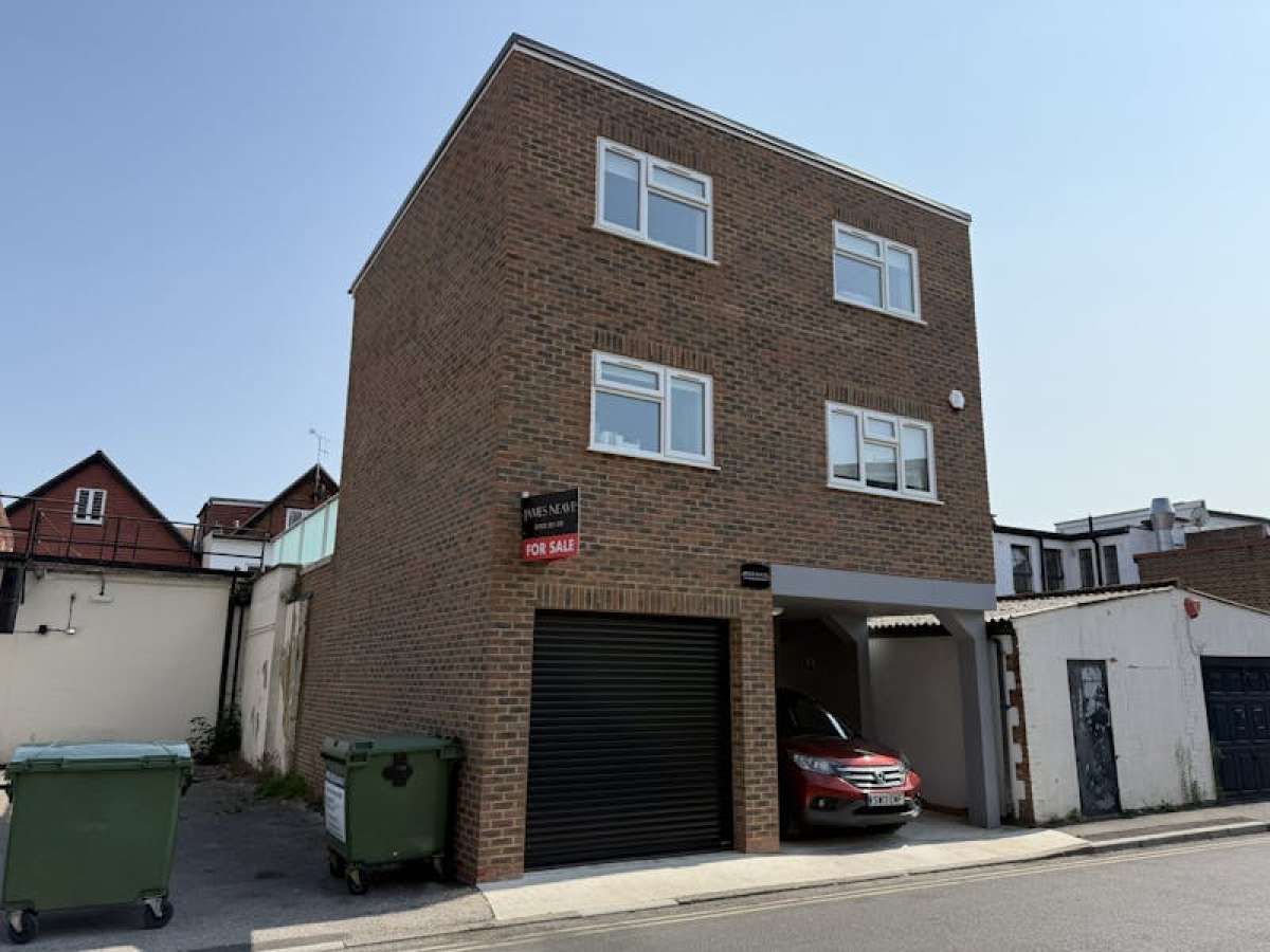 Investment in Walton-on-Thames - photo 2