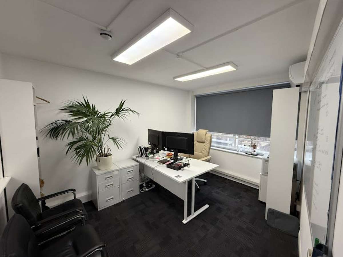 Investment in Woking - photo 3