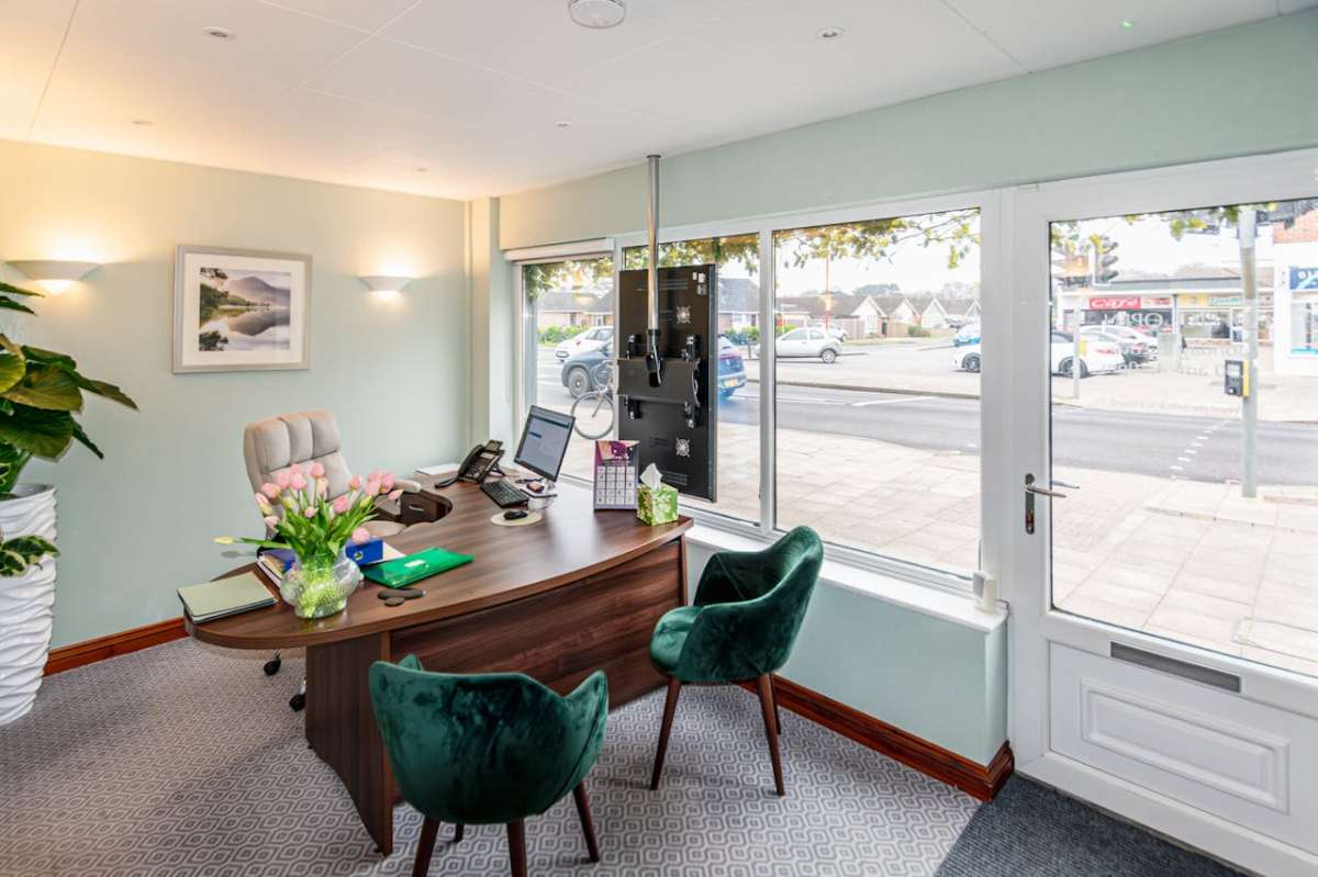 Investment in Ferndown - photo 2