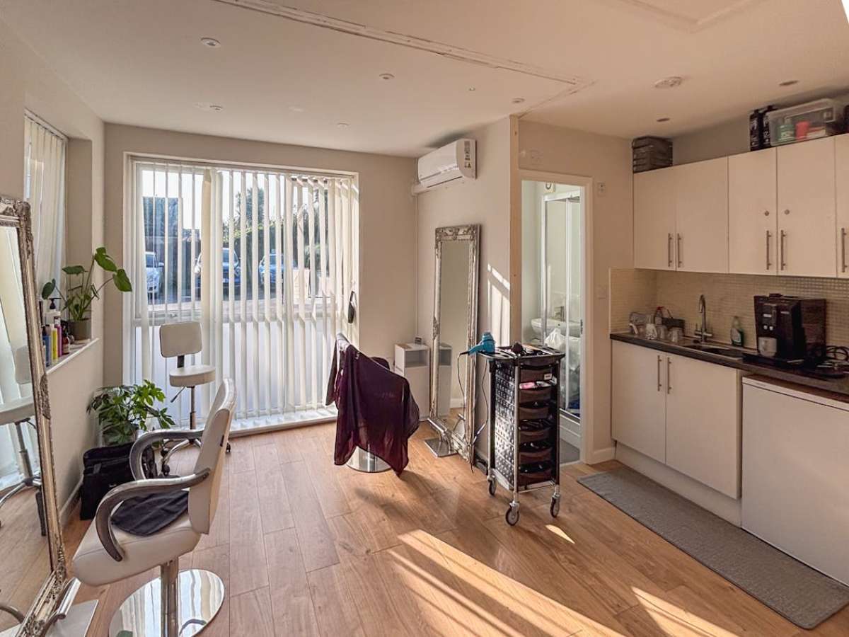 Investment in New Milton - photo 3