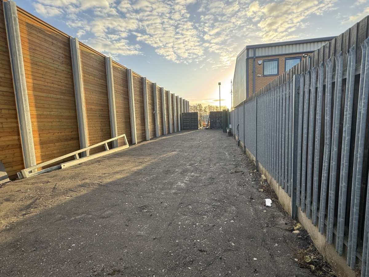 Land in Fengate - photo 3