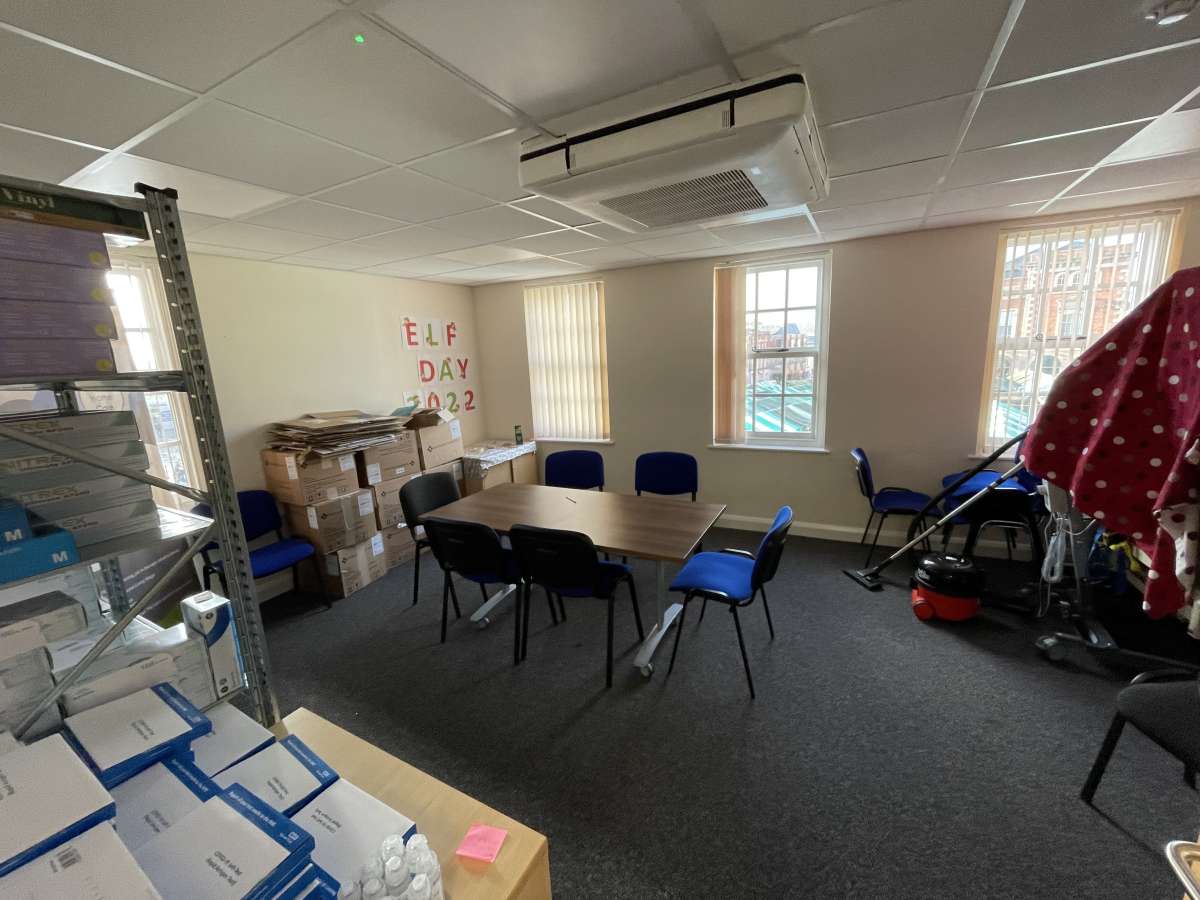 Office in Chesterfield - photo 4