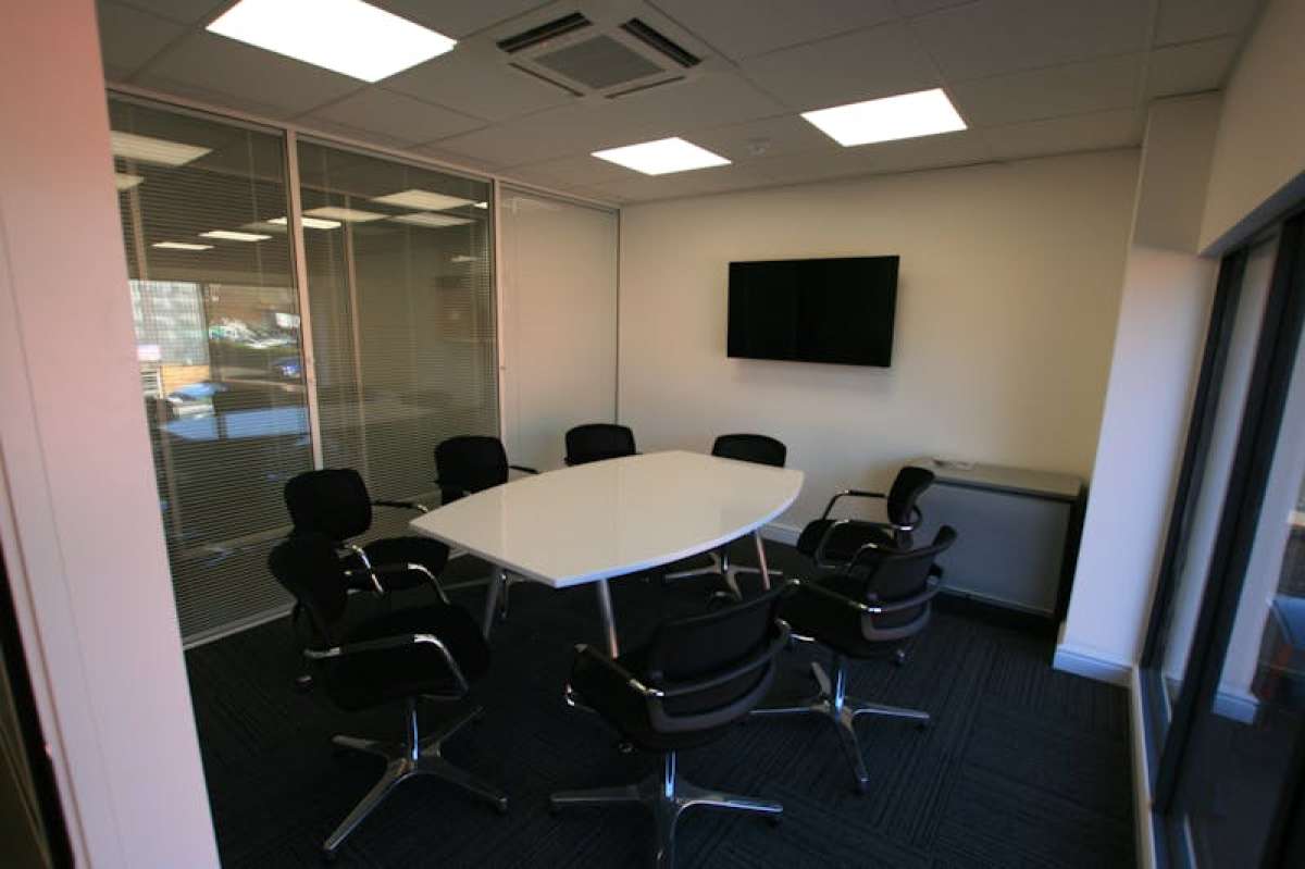 Office in Farnham - photo 4