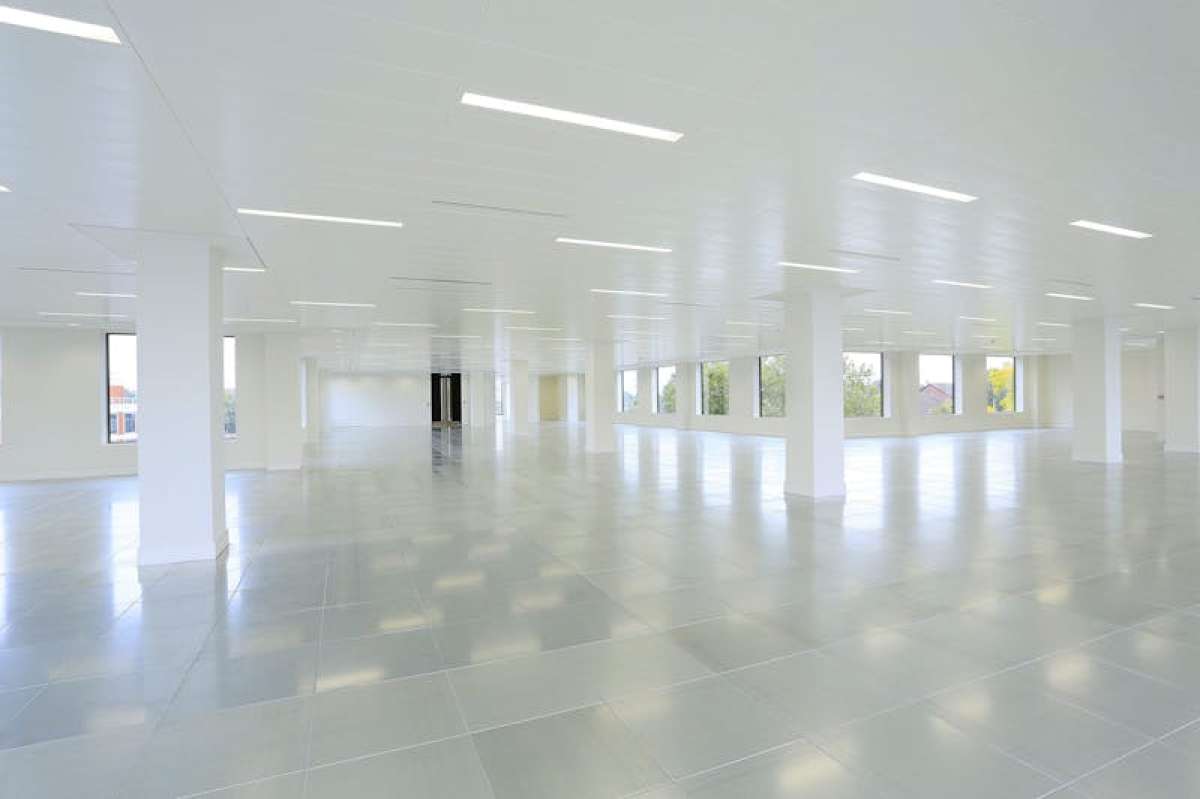 Office in Staines-upon-Thames - photo 2