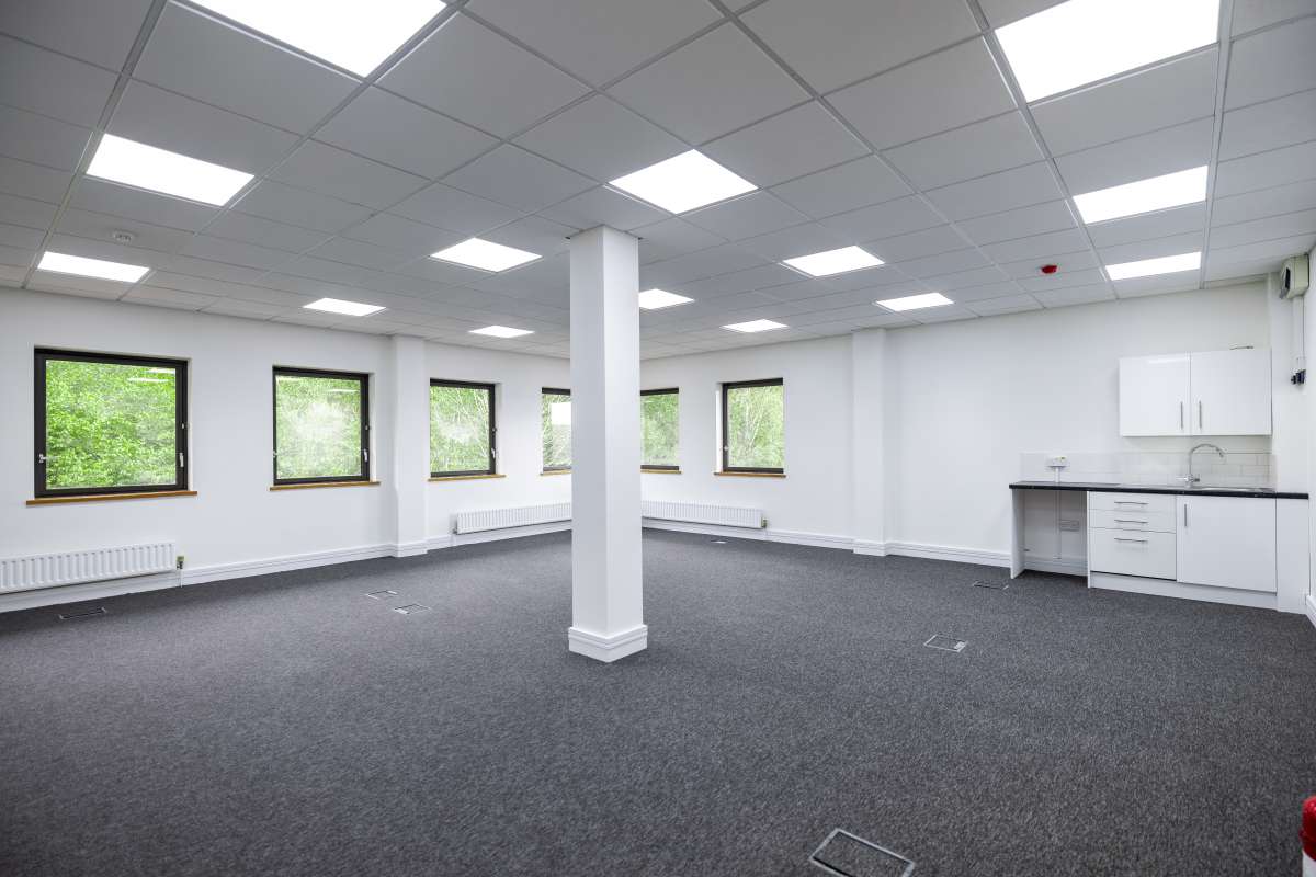 Office in Stevenage - photo 2