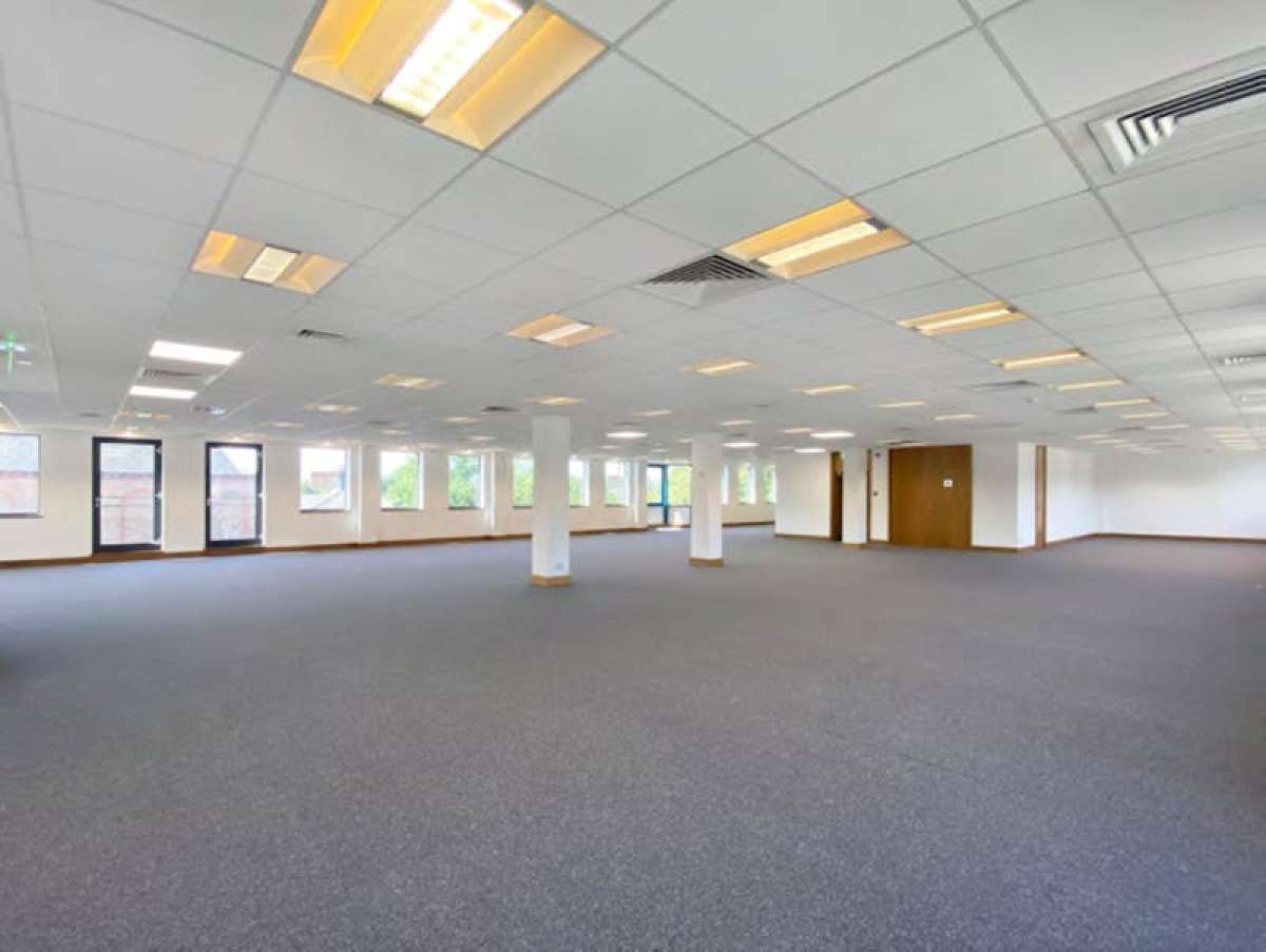 Office in Staines-upon-Thames - photo 2