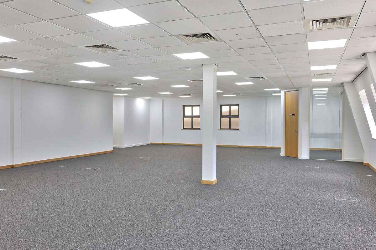 Office in Slough - photo 2