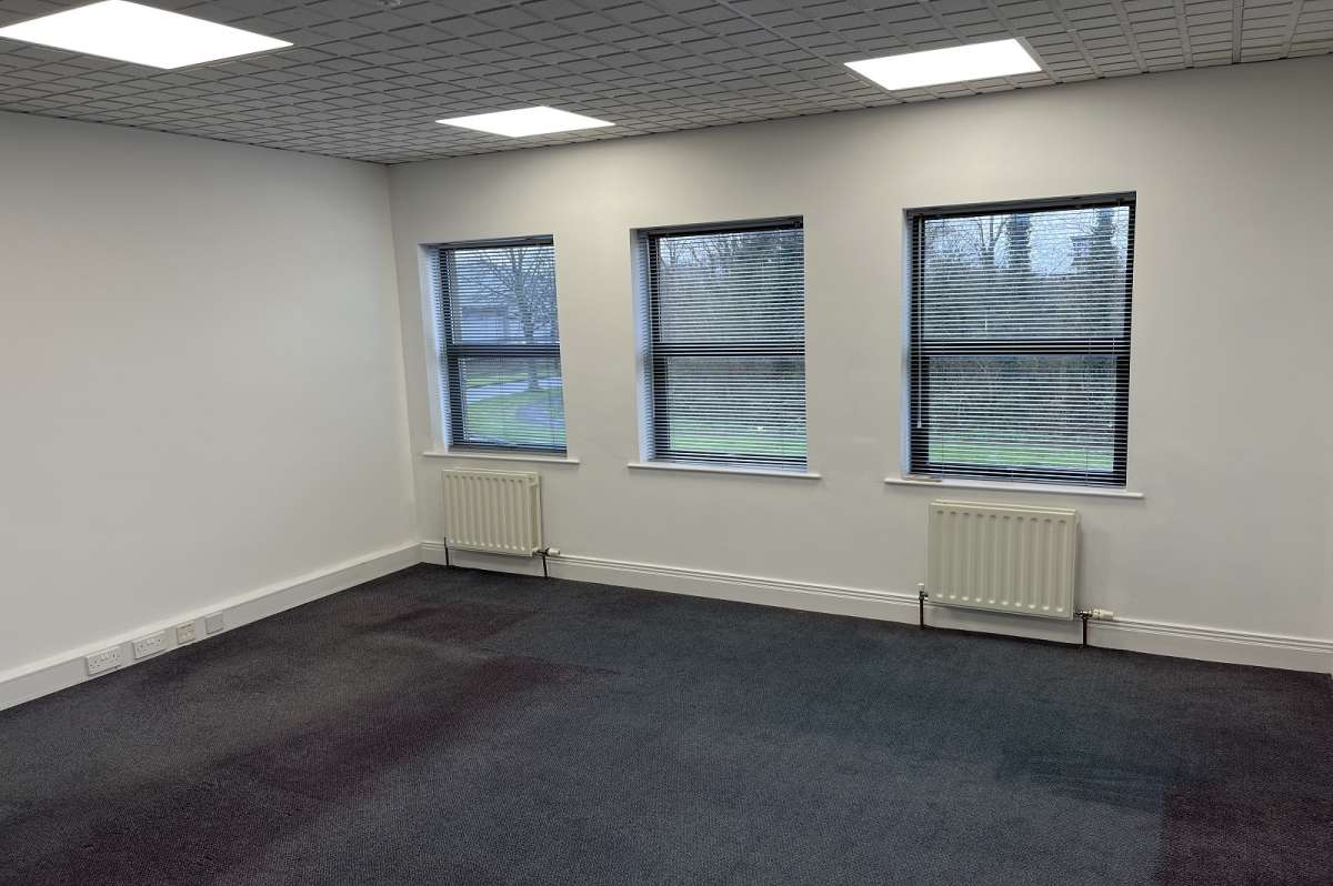 Office in Lisburn - photo 3