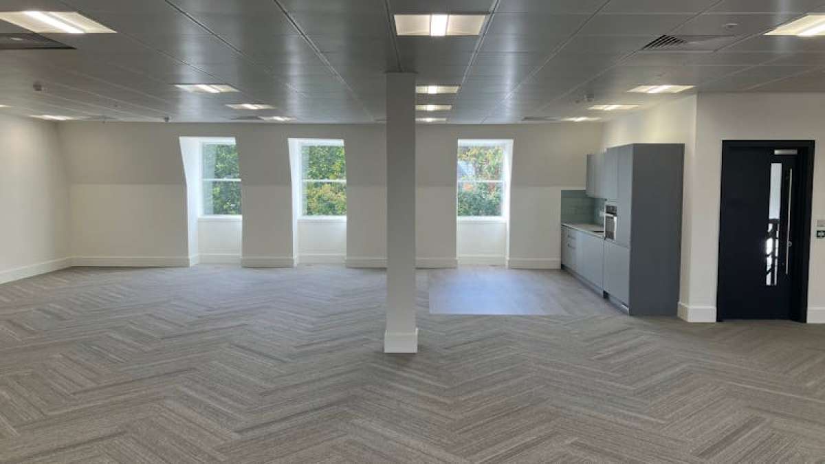 Office in Staines-upon-Thames - photo 2
