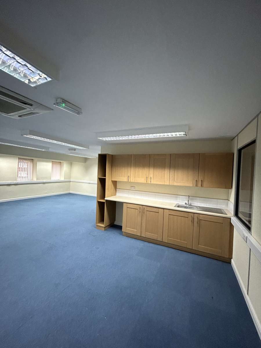 Office in Doncaster - photo 4