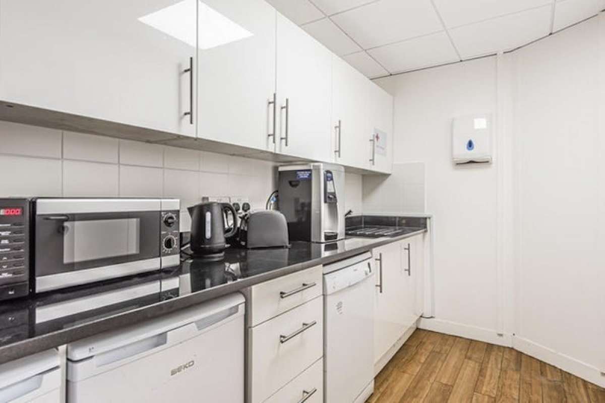 Office in Staines - photo 2