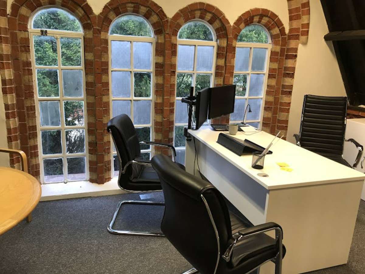 Office in East Horsley - photo 4
