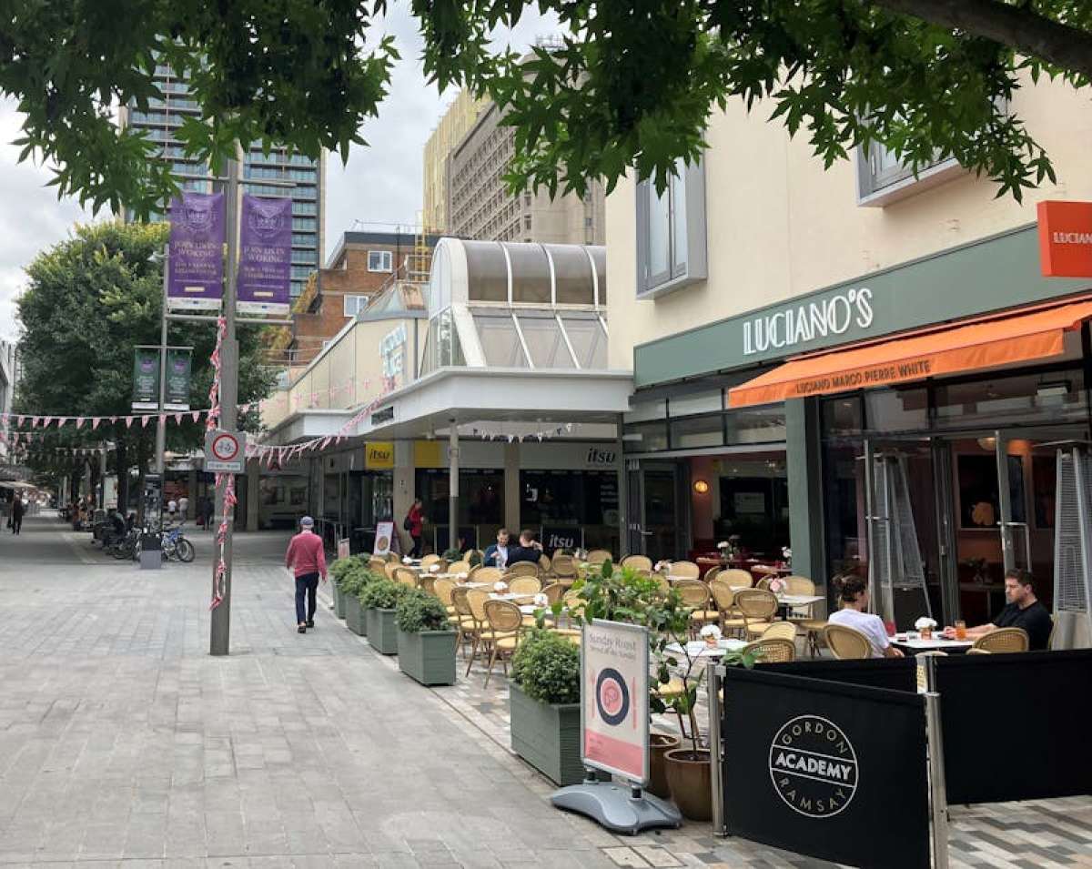 Office in Woking - photo 2