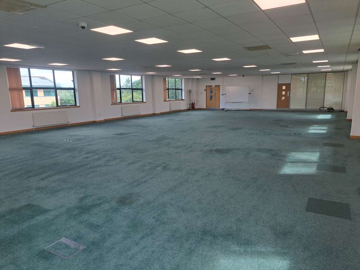 Office in Oldham - photo 4