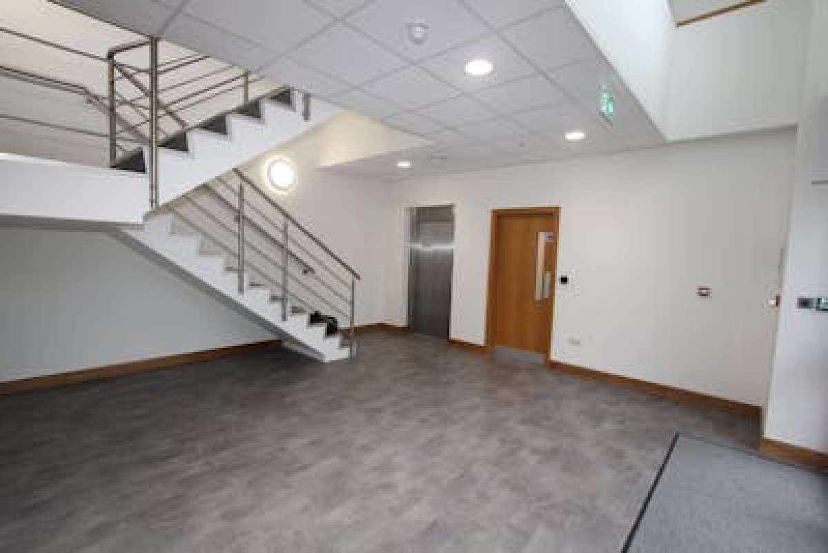Office in Fareham - photo 4