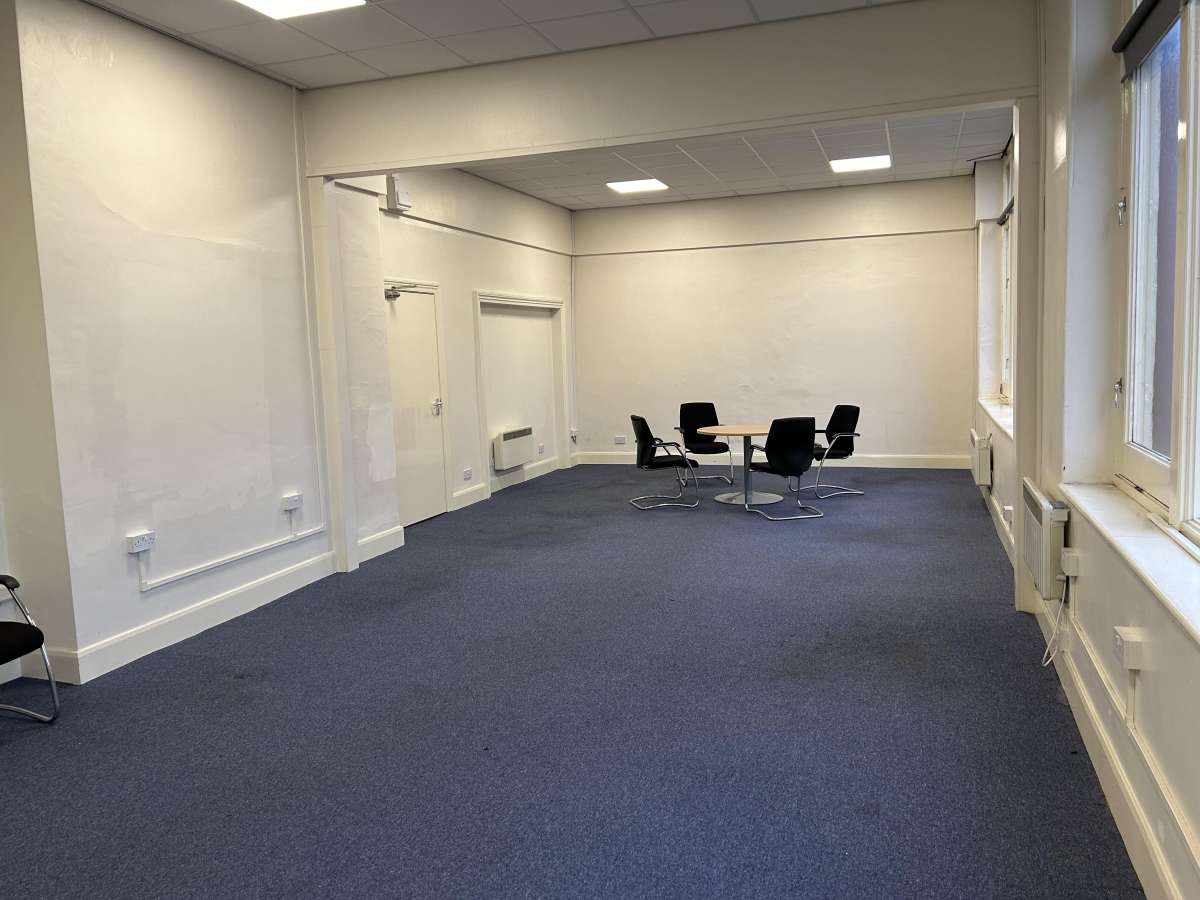 Office in Huddersfield - photo 2