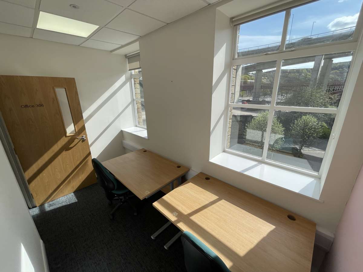 Office in Halifax - photo 4