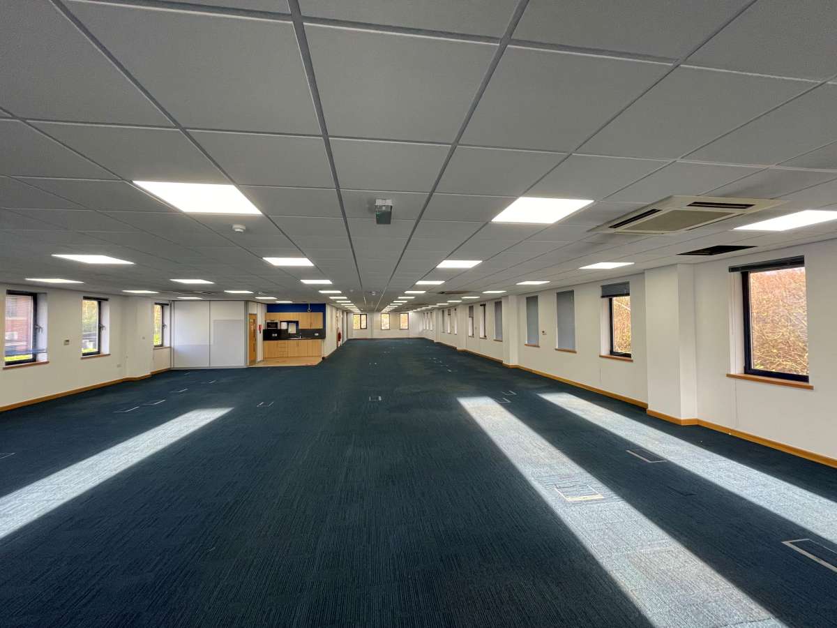 Office in Huddersfield - photo 3