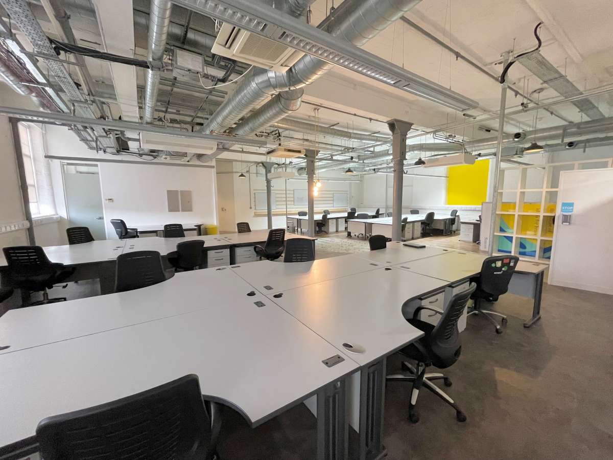 Office in Bradford - photo 4