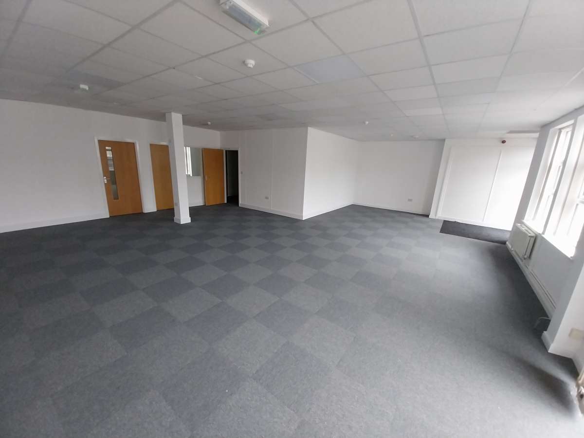 Office in Bingley - photo 4