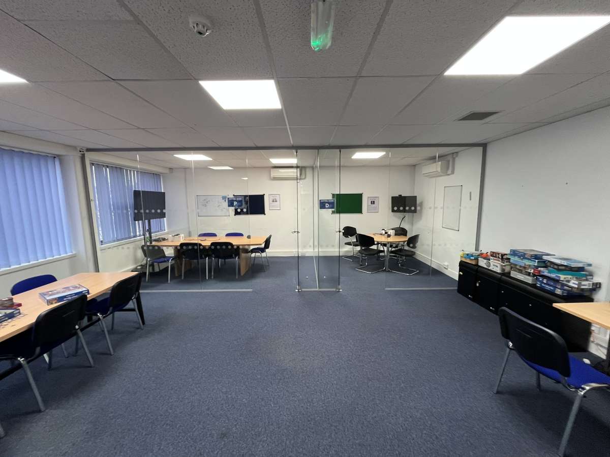 Industrial Unit in Eastleigh - photo 2