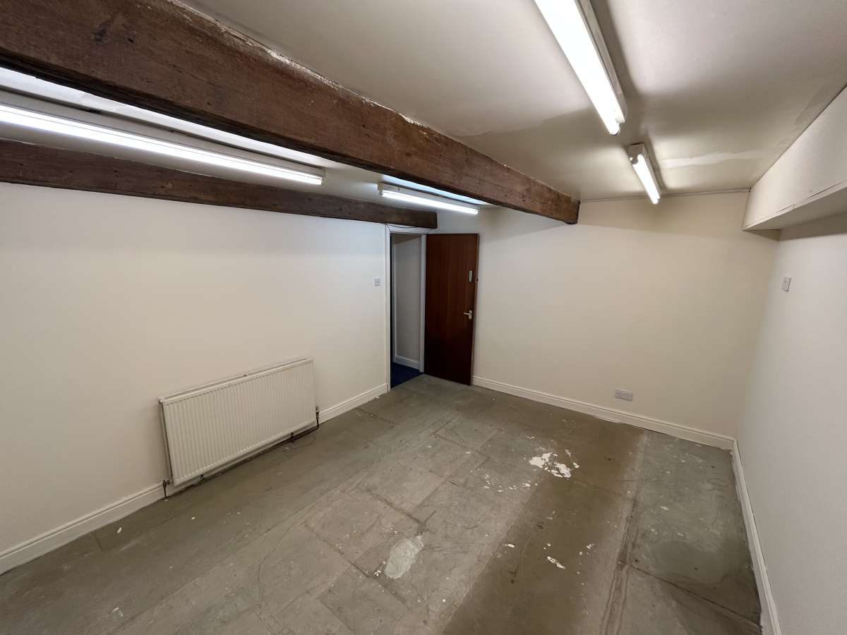 Office in Huddersfield - photo 3