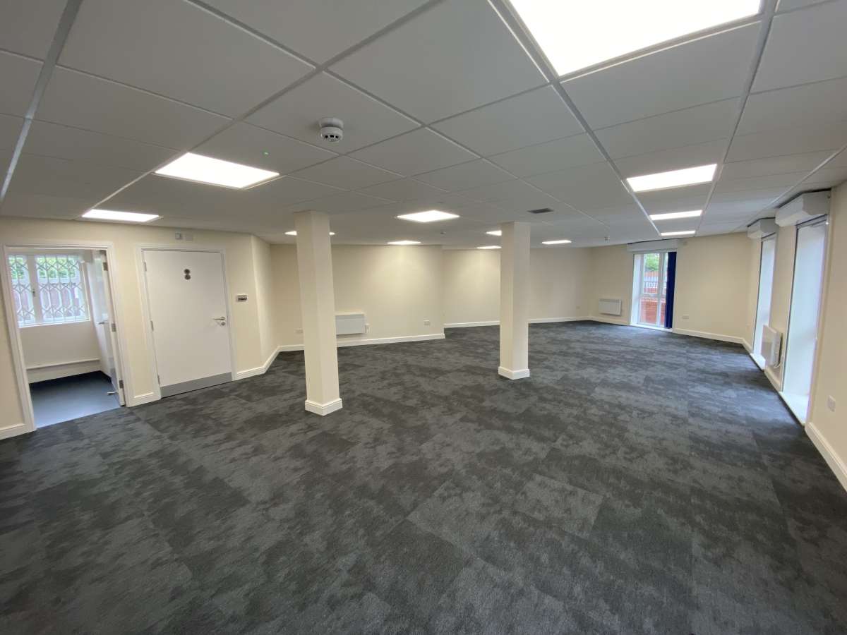 Office in Wolverhampton - photo 2