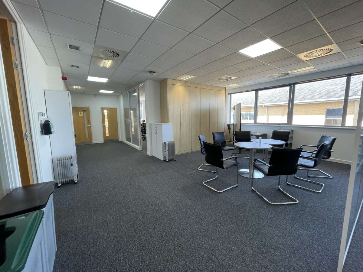 Office in Kidlington - photo 2