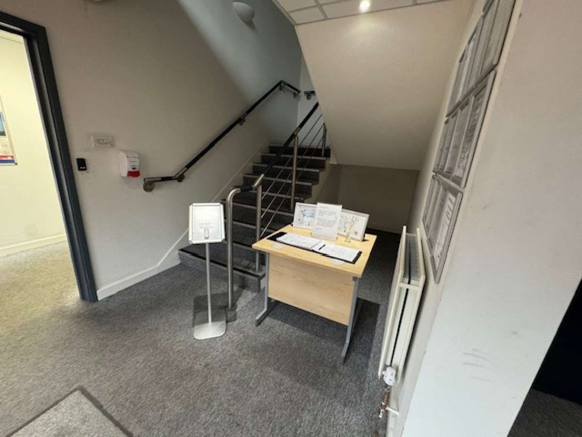 Office in Burton On Trent - photo 2