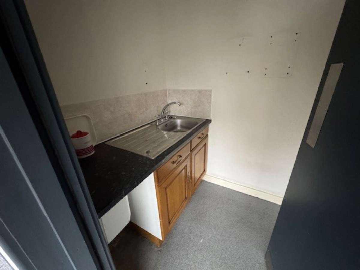 Office in Burton On Trent - photo 3