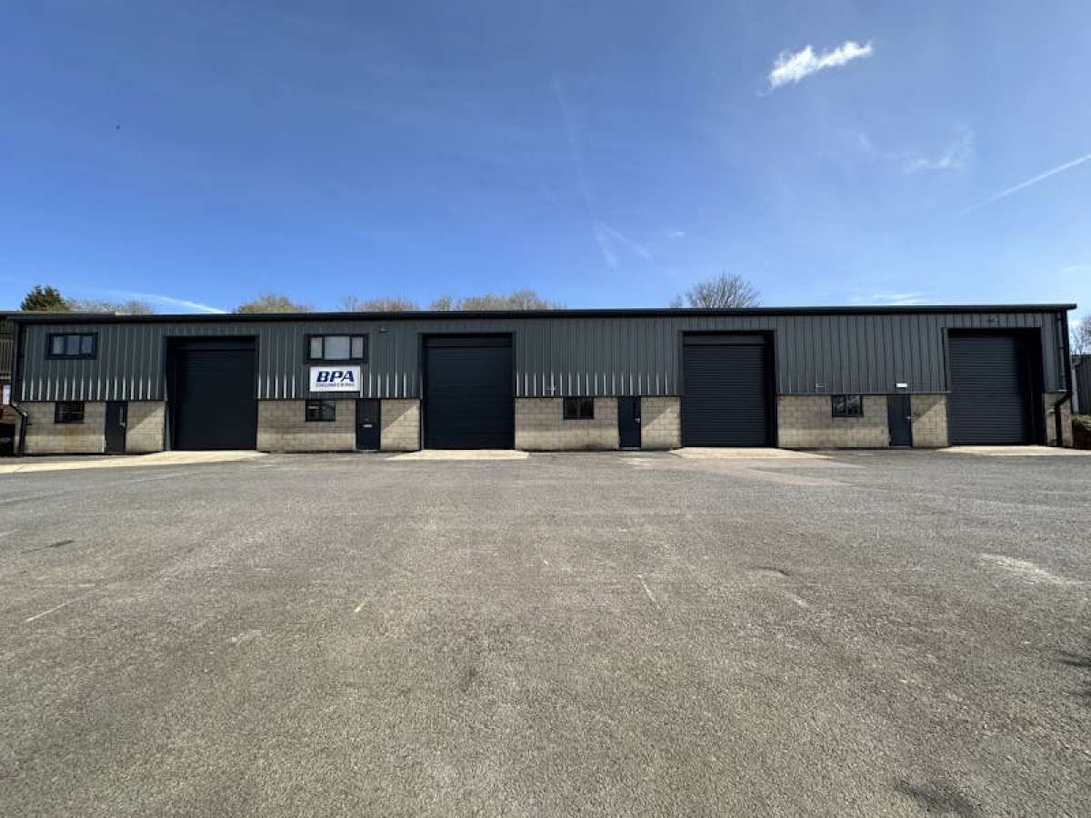 Office in Woking - photo 4