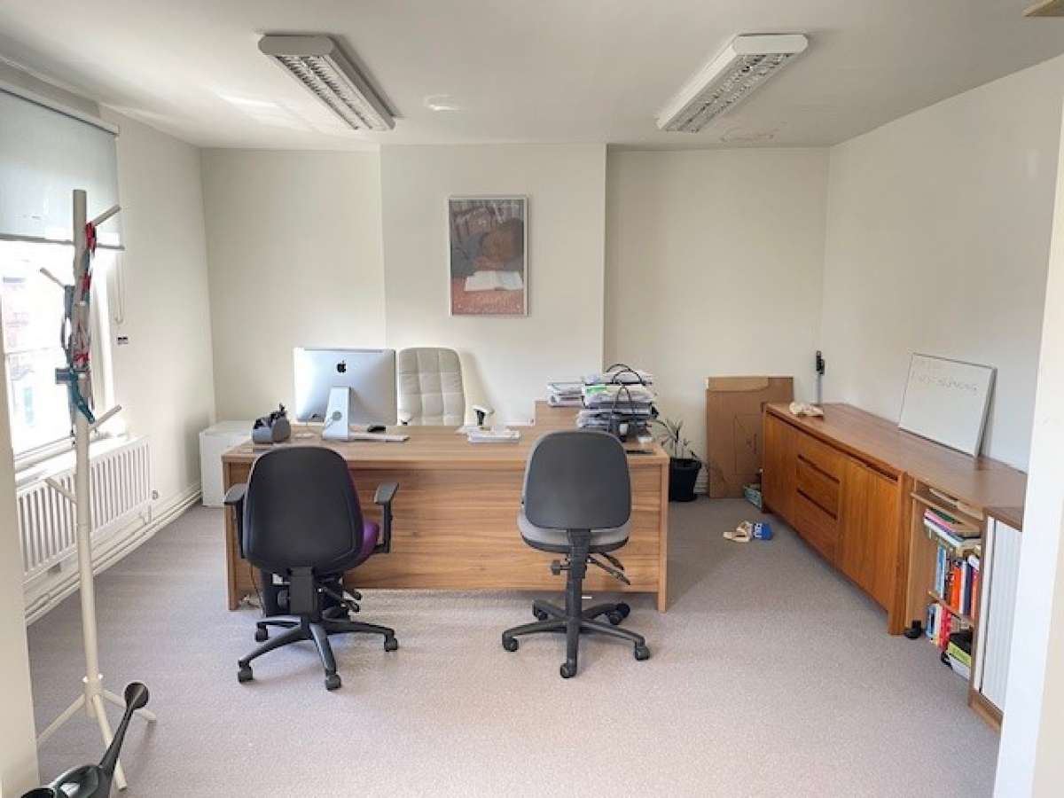 Office in Burton On Trent - photo 4