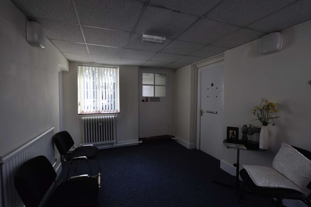Office in Crawley - photo 3