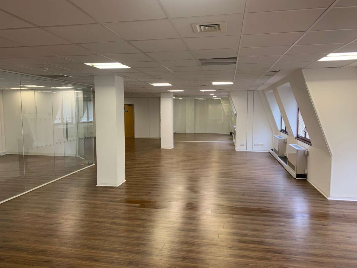 Office in Kingston-Upon-Thames - photo 2