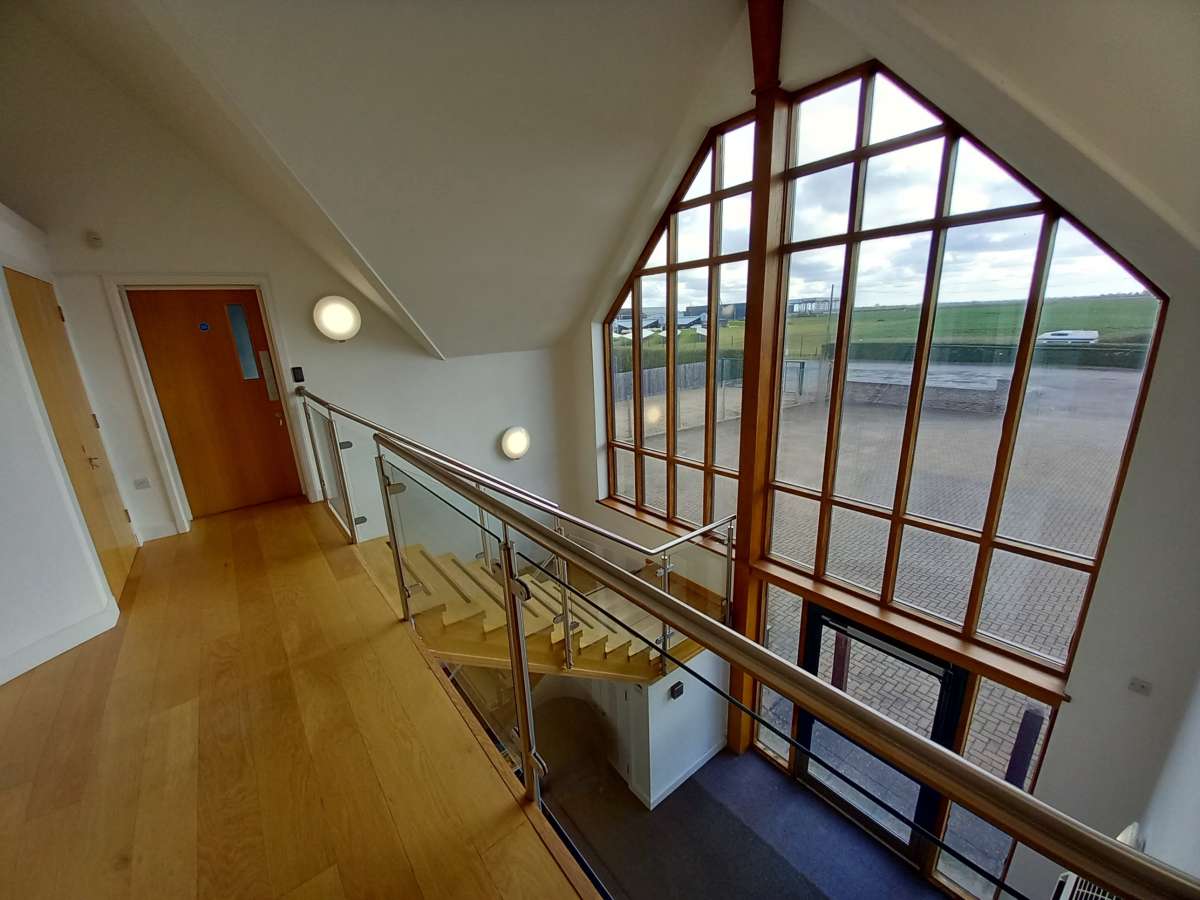 Office in Ely - photo 3