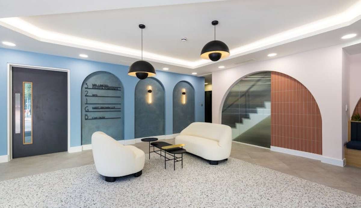 Office in Woking - photo 3