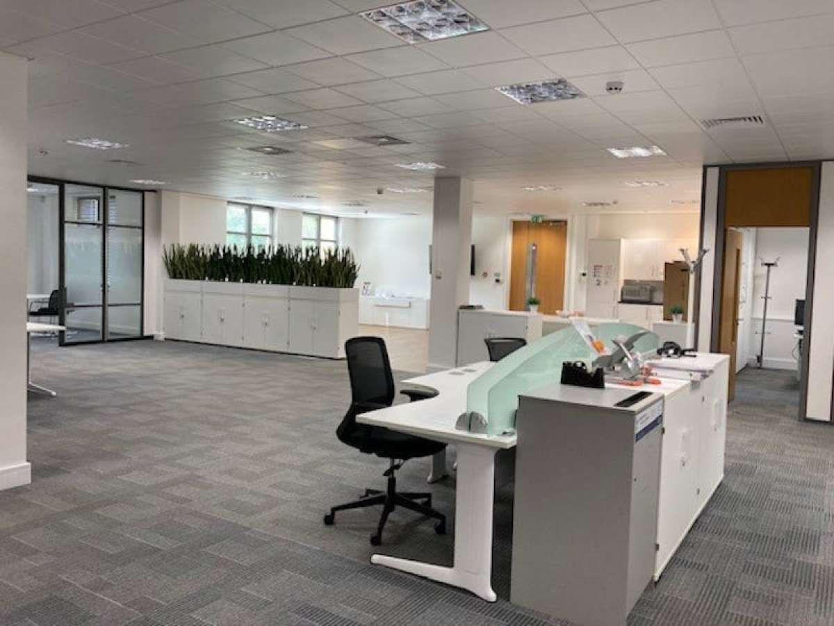 Office in Camberley - photo 4