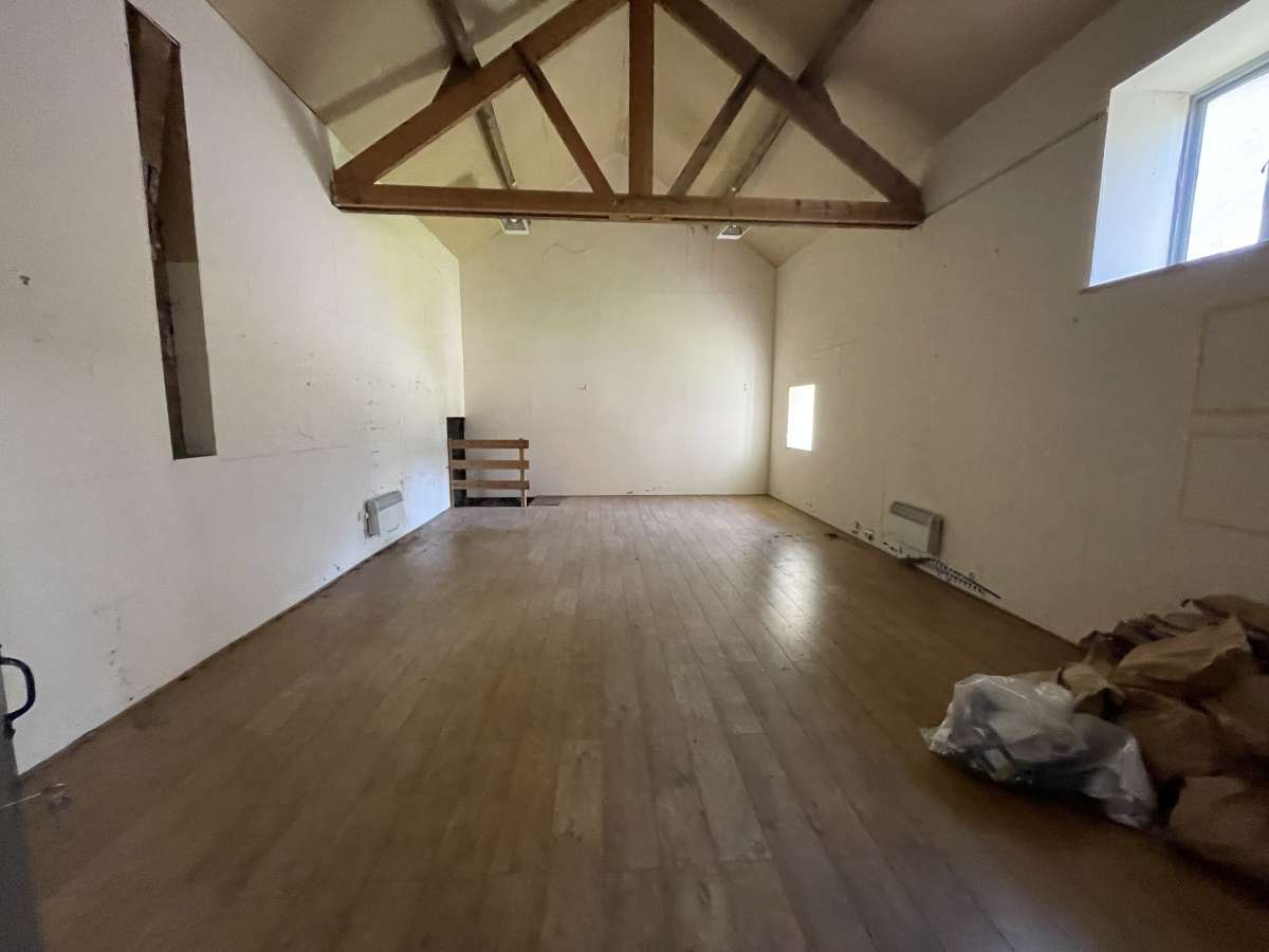 Office in Mold - photo 3