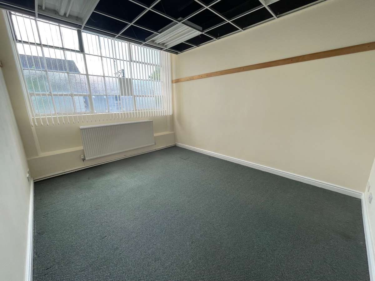 Office in Hinckley - photo 4