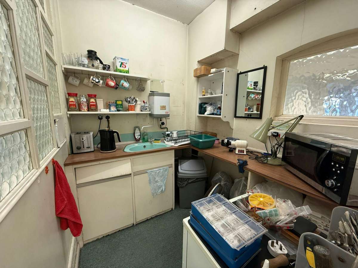 Office in Waterlooville - photo 4