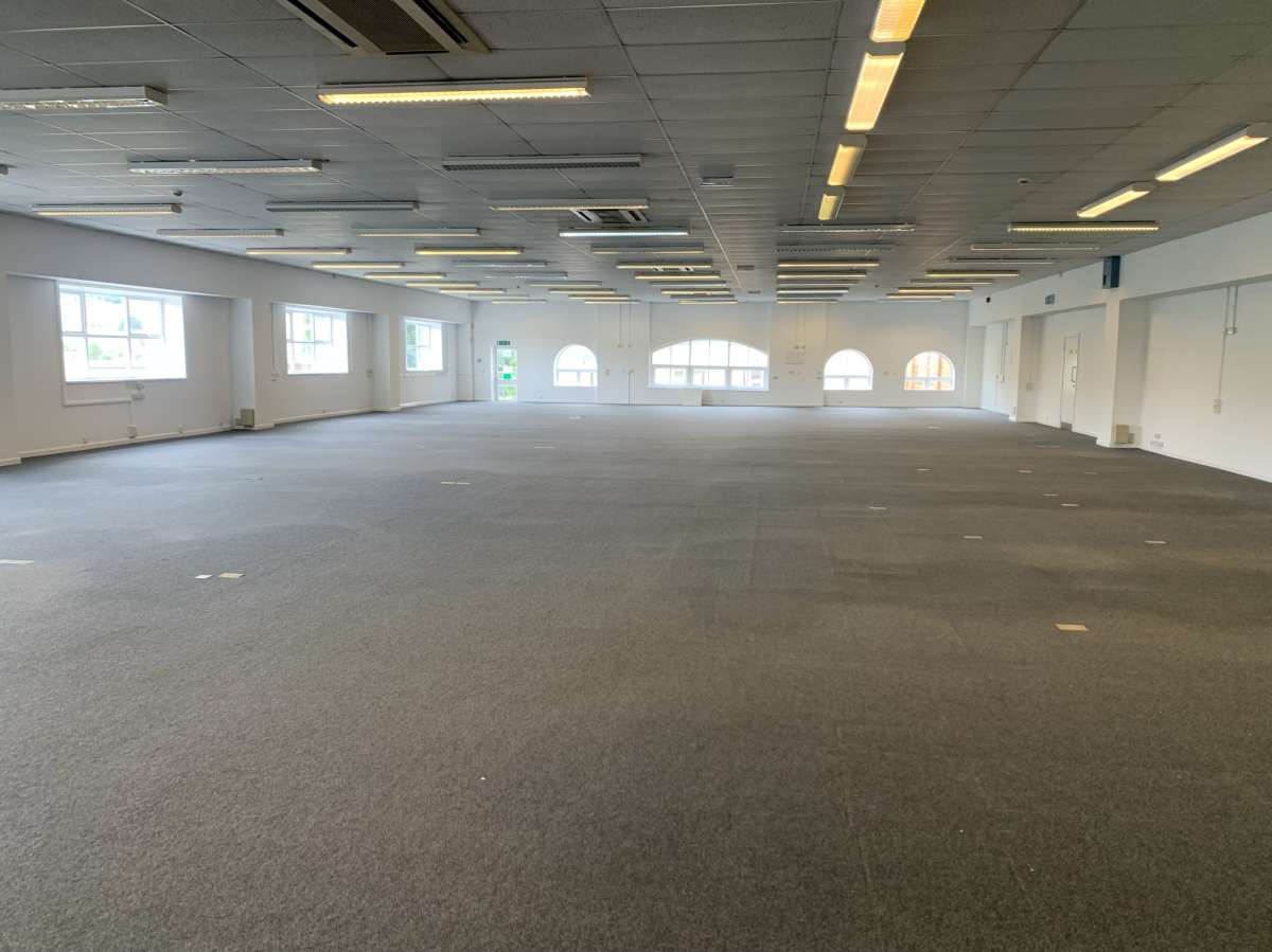 Office in Lincoln - photo 2