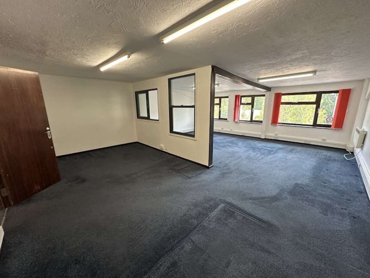 Office in Farnham - photo 2