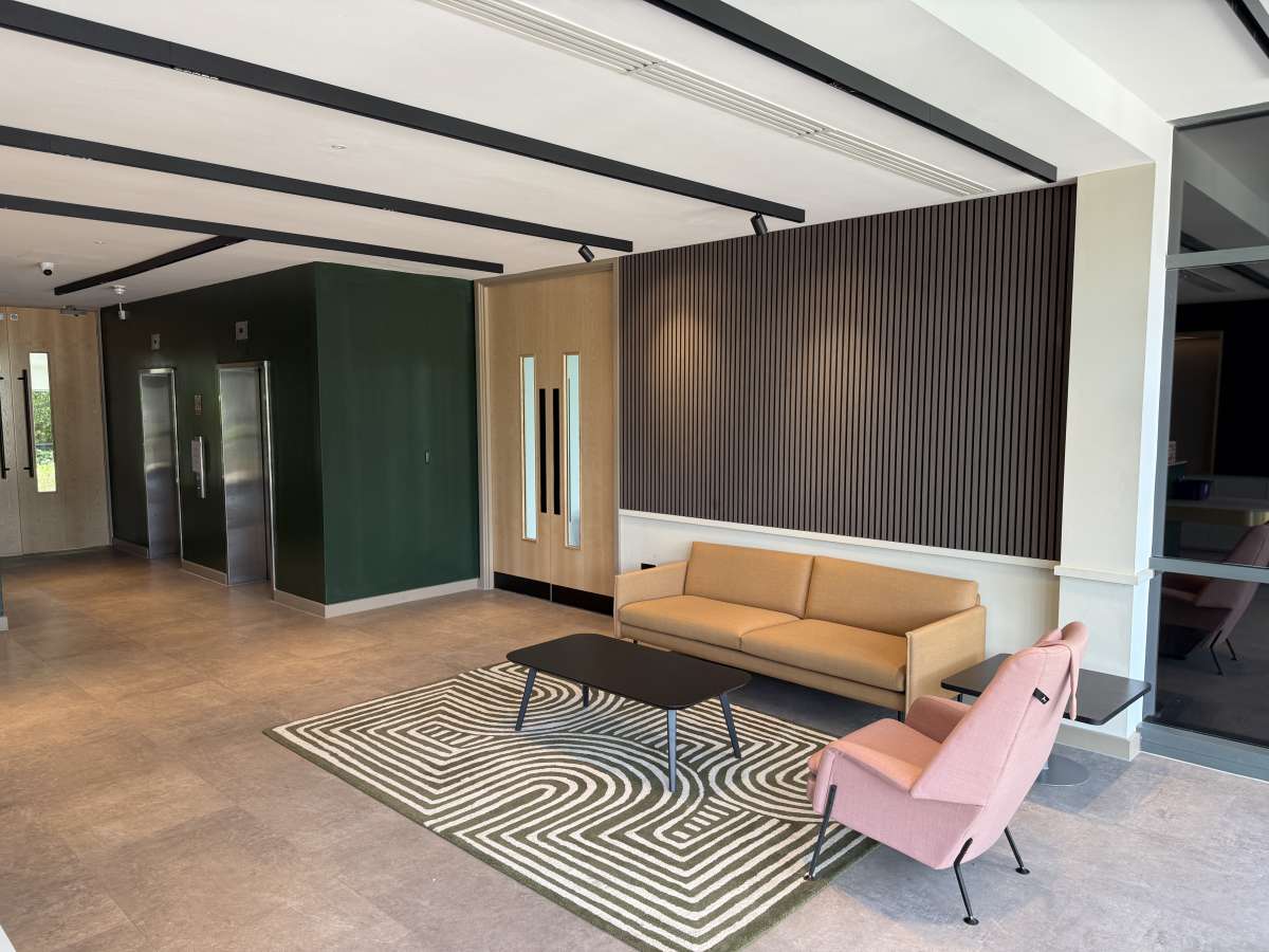 Office in Luton - photo 2