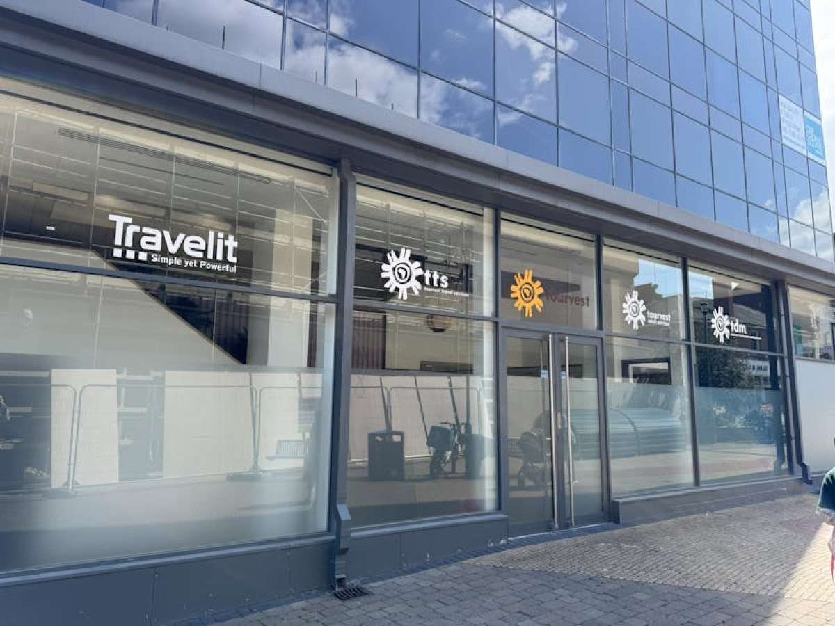 Office in Woking - photo 2